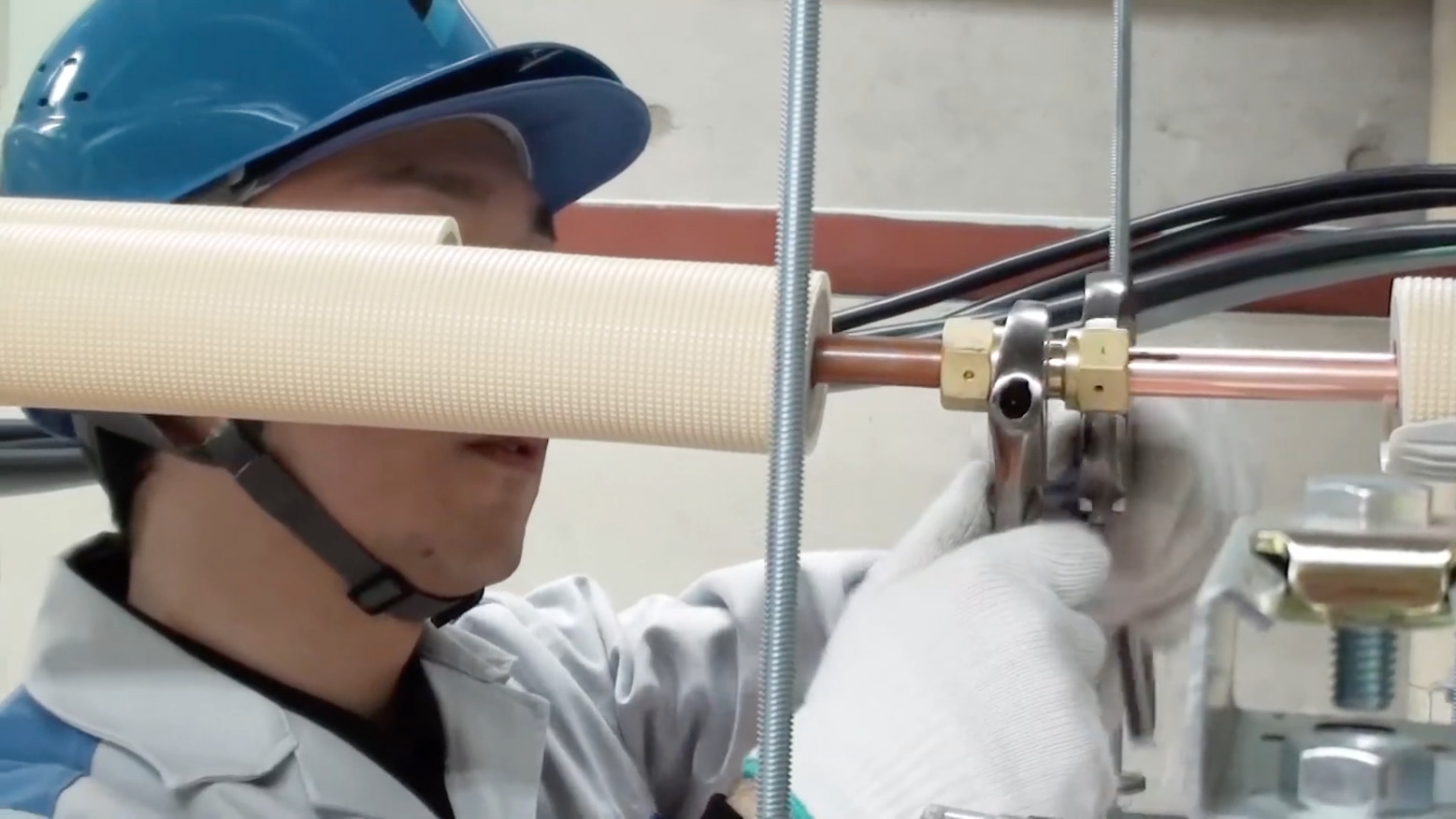 冷媒配管の分岐には、ロウ付けが必須?プレジョイントシステムなら、ロウ付けなしで簡単に作業できます! okkizai