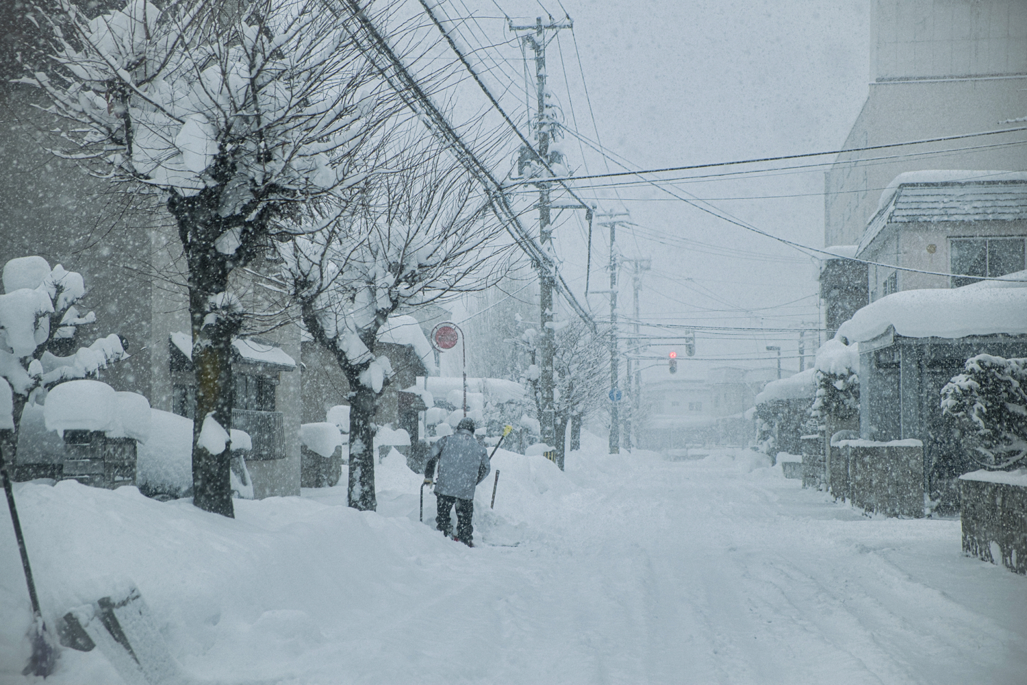 バクマ工業 エアコン室外ユニット架台 防雪屋根付平地置用 ZAM製 B-HYZAM 大きい割引 - 季節・空調家電