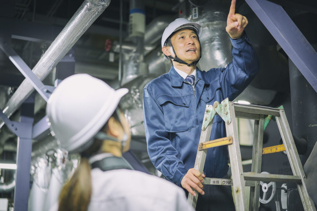 大型店舗や工場の高い天井に設置された空調を簡単にメンテナンスするには